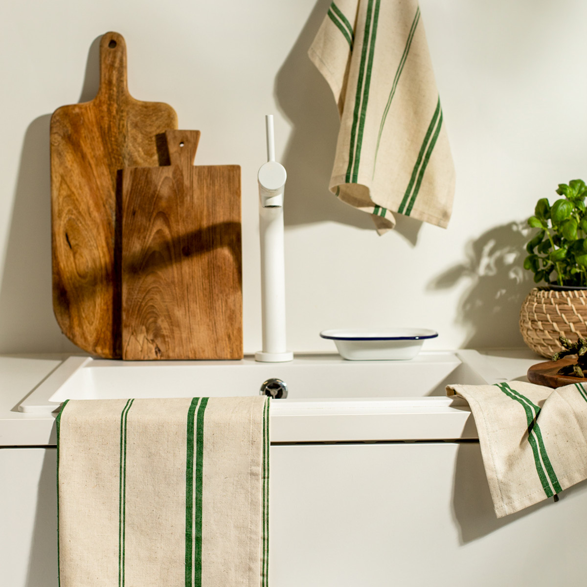 Stiernholm Elsa duk 145x250 cm randig natur/grön