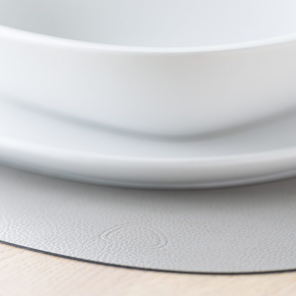 LIND DNA Leather Serene Curve bordbrikke L 37x44 cm ash