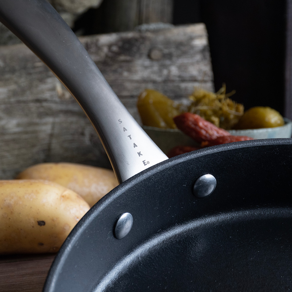 Satake Satake Valurautapannu 22 cm Mattamusta