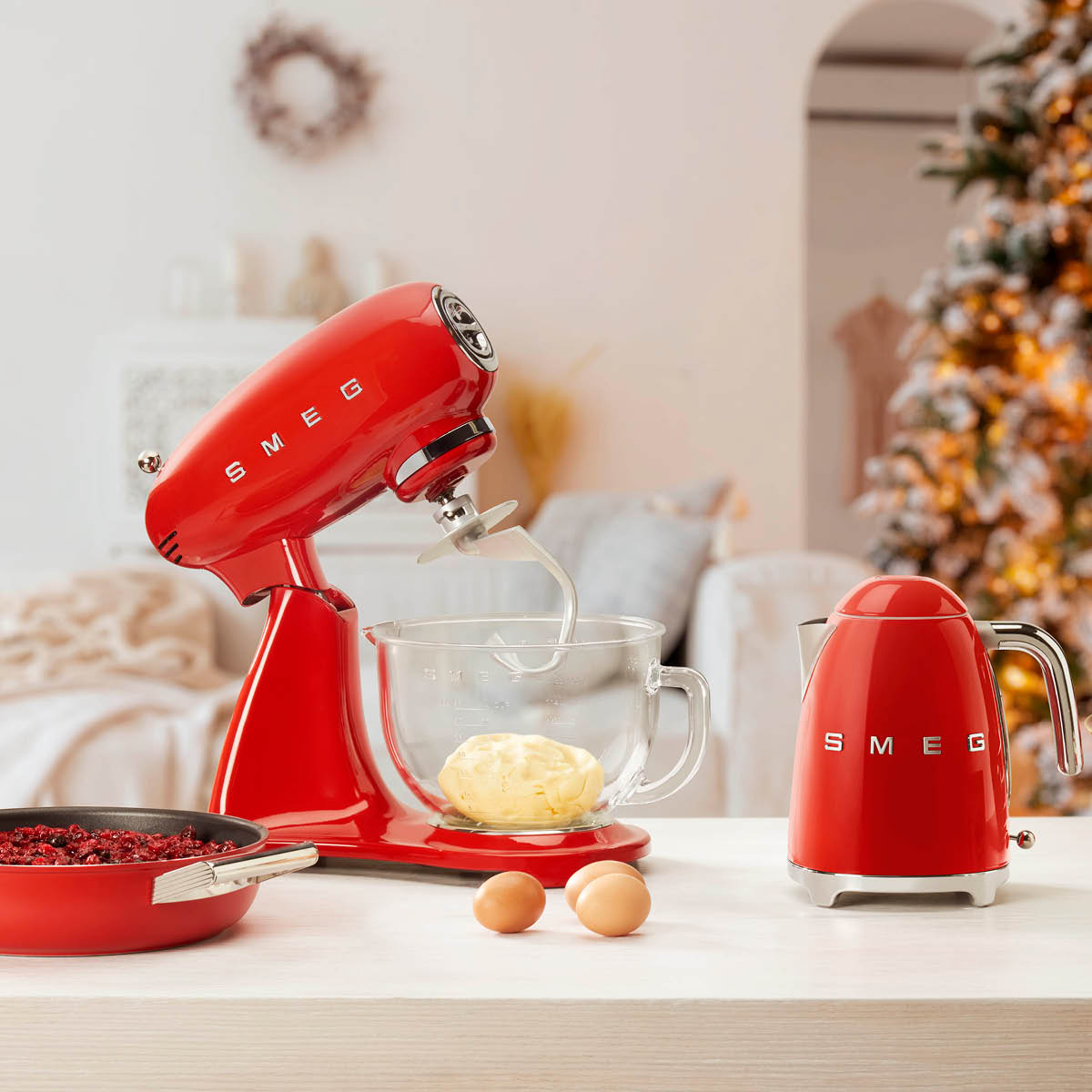 Smeg Kjøkkenmaskin SMF03 hel rød