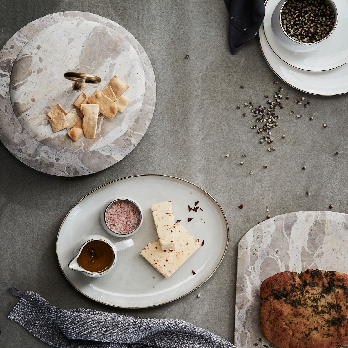 Lene Bjerre Ellia kakfat 2 våningar 35 cm sand