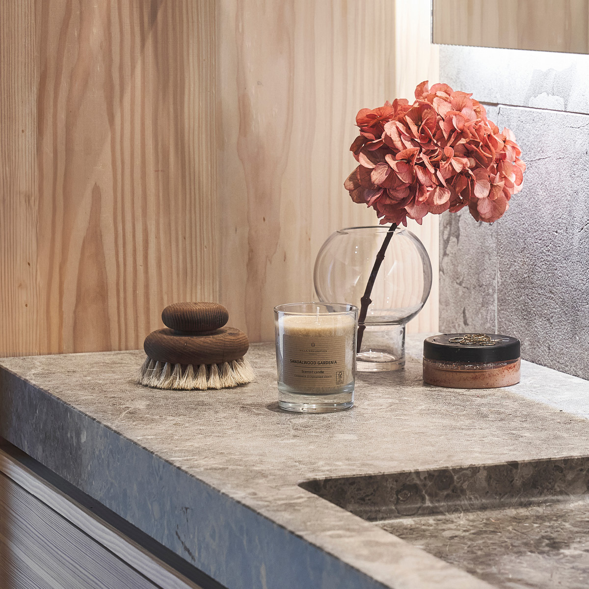 Villa Collection Kras Doftljus 10 cm Sandalwood Gardenia