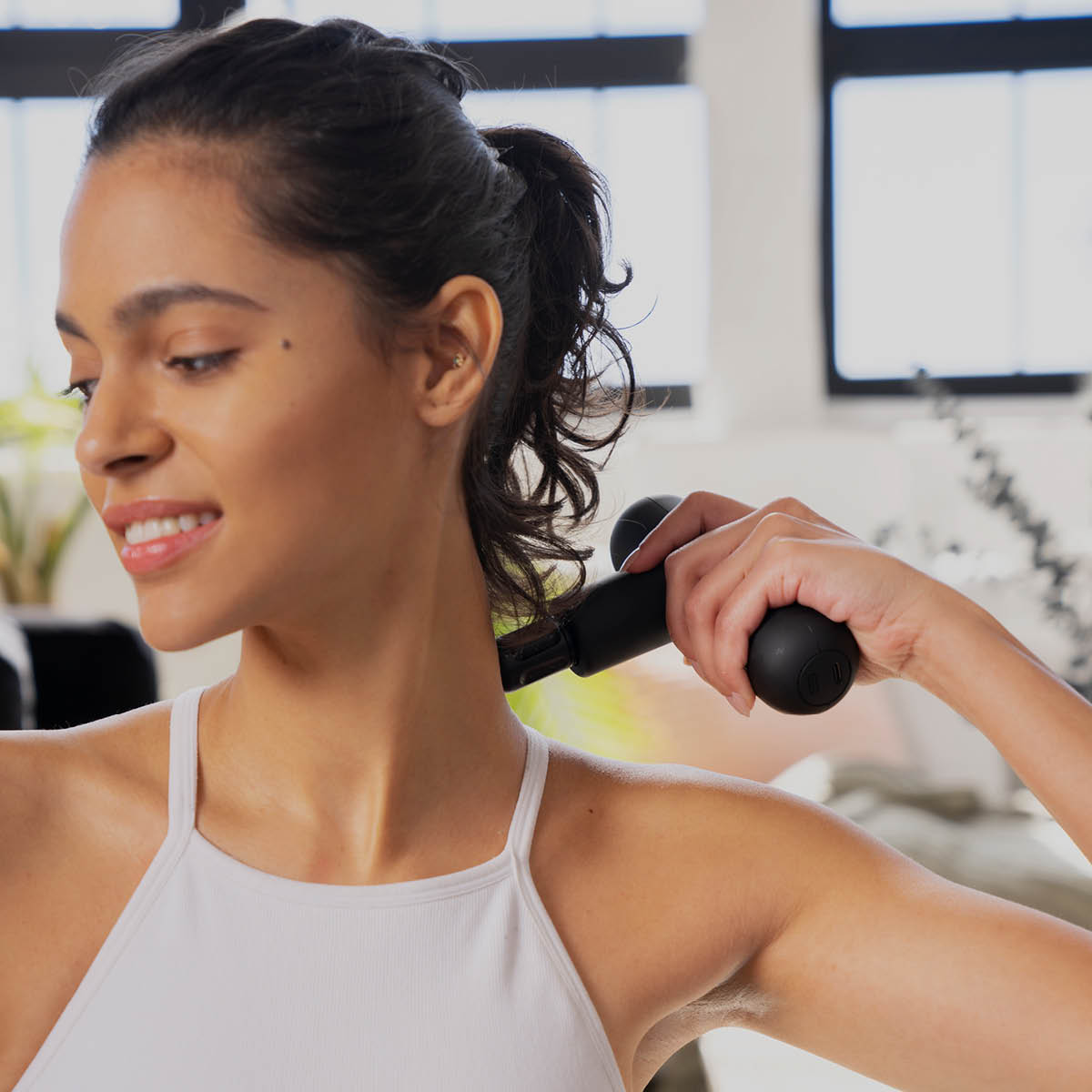 Lola Massagepistol 16x9 cm svart