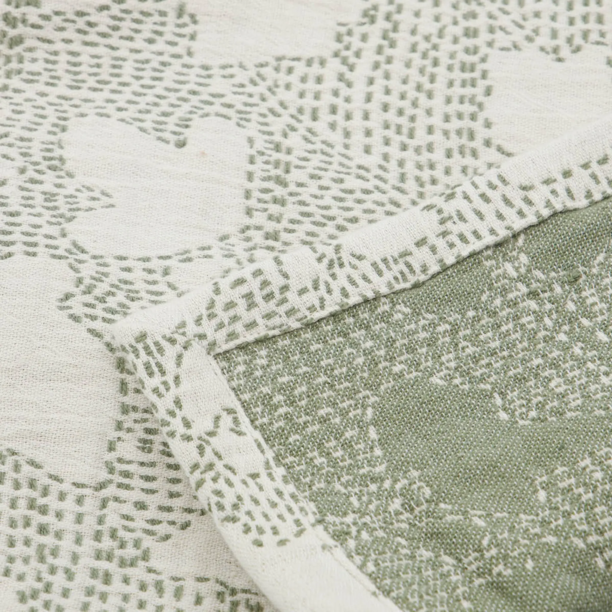 House Doctor Mori sängöverkast i bomull 250x250 cm offwhite/kaki