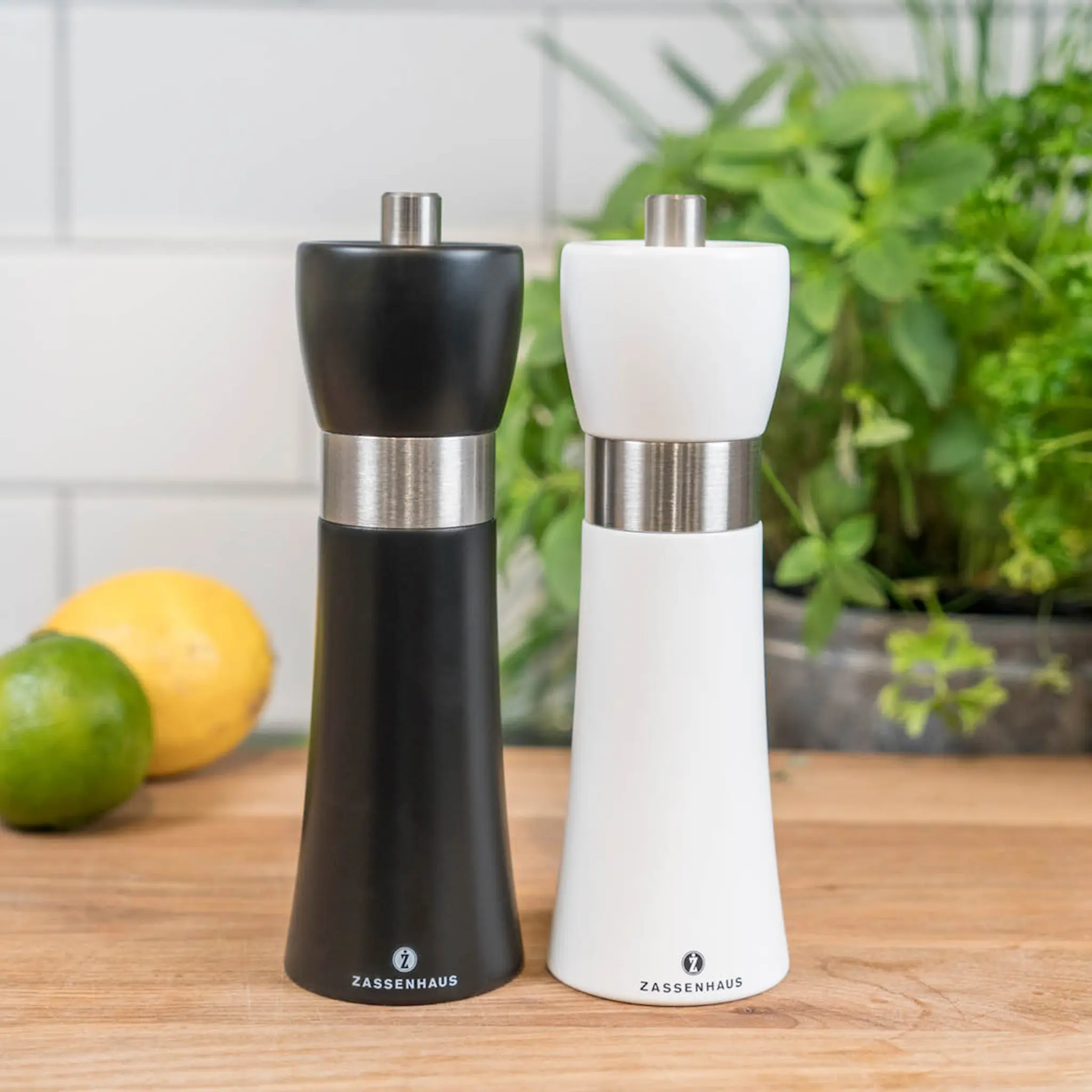Zassenhaus Hamburg Kvarnset Salt/Peppar 18 cm Svart/Vit