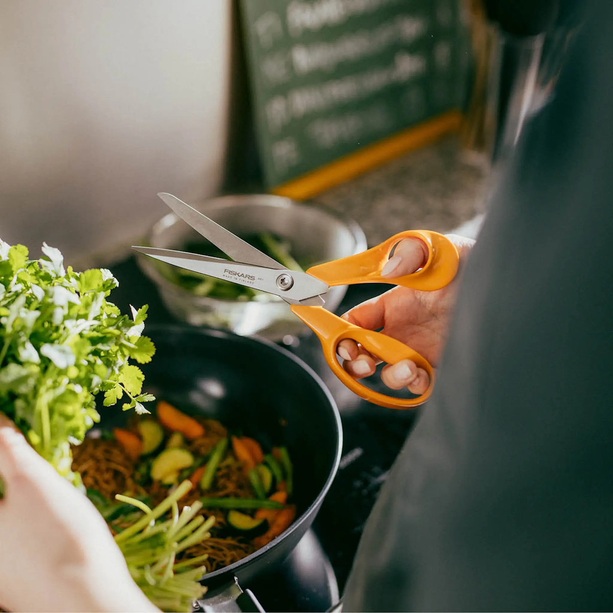 Fiskars Classic universalsax 21 cm orange/stål