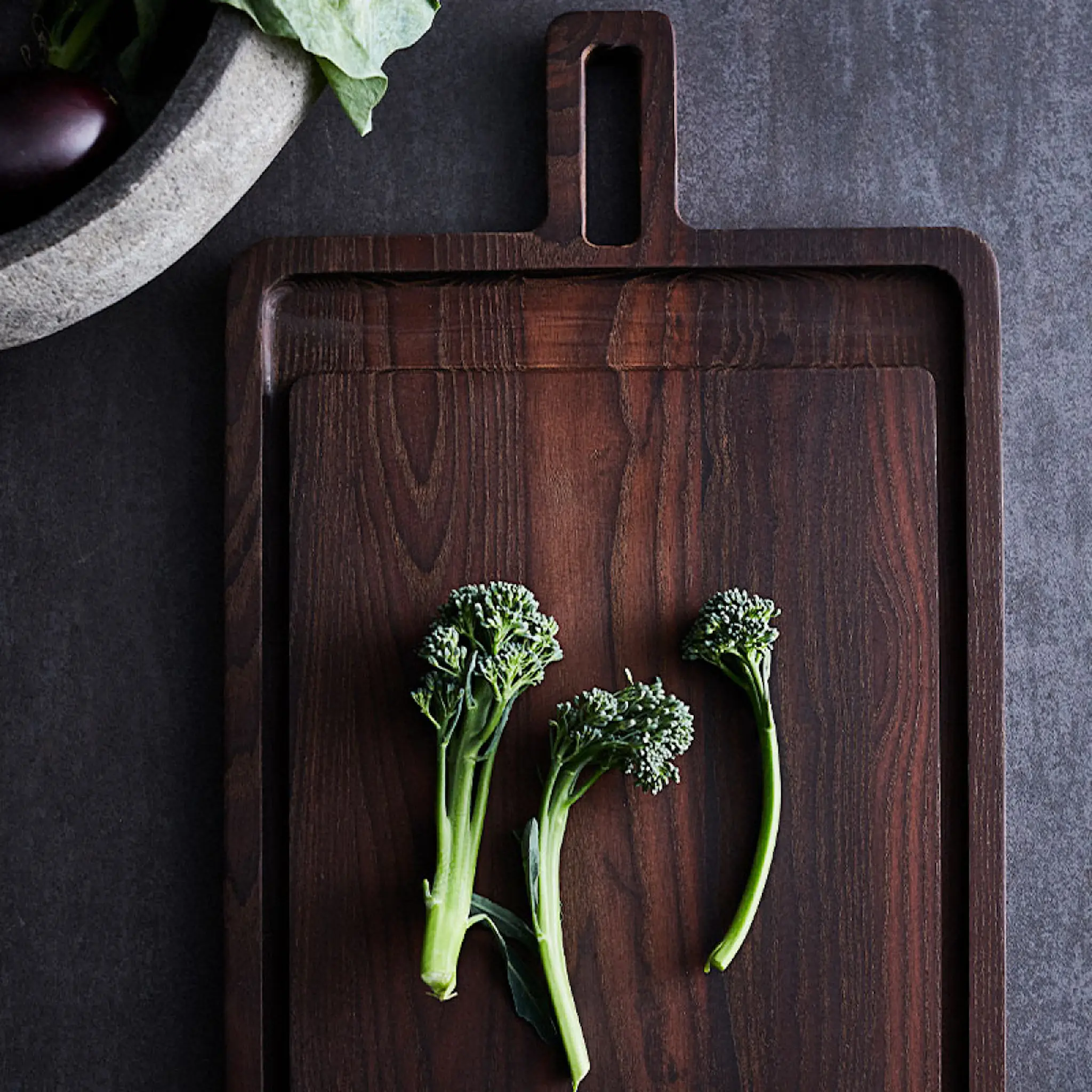 Muubs Yami skärbräda 49x30 cm med saftspår brun