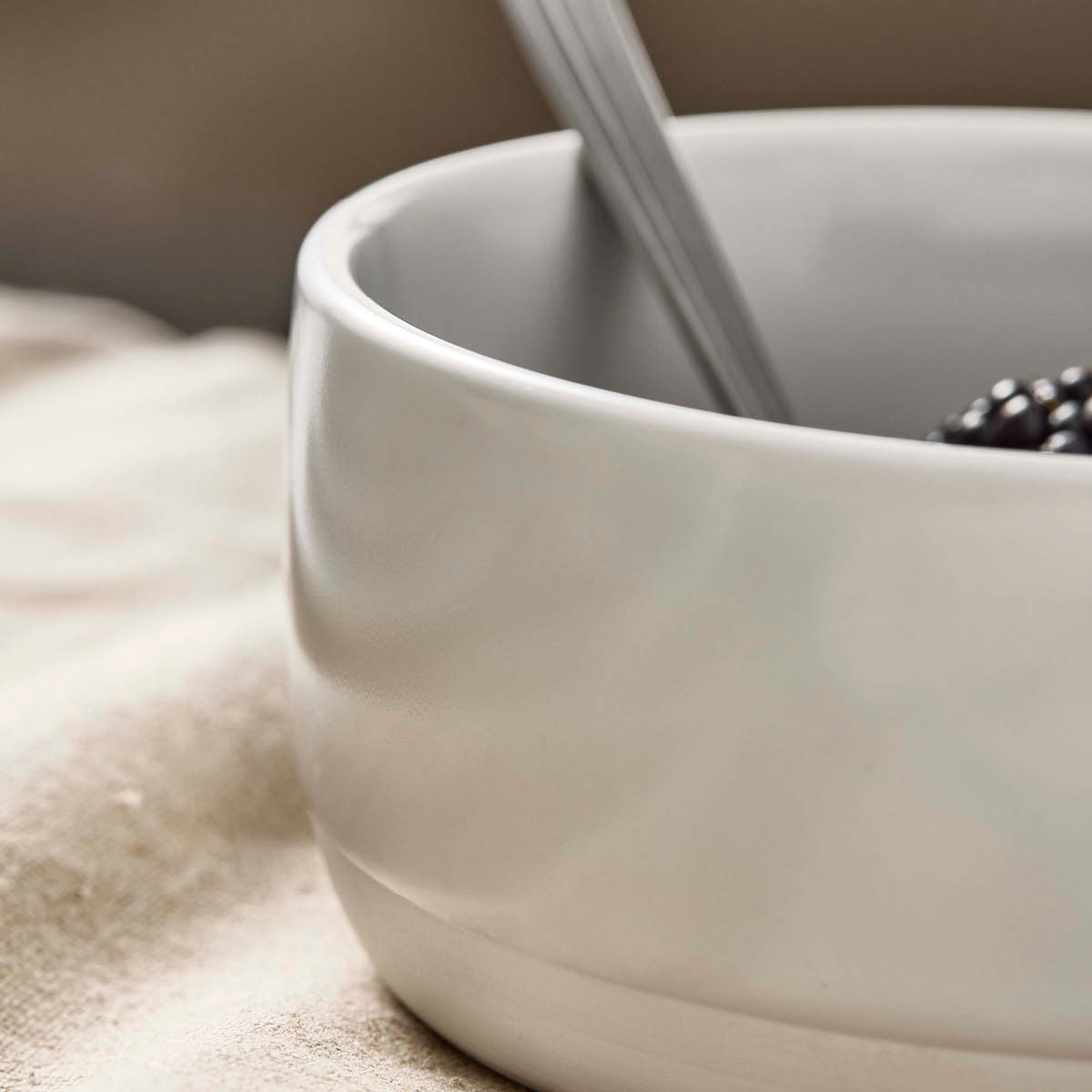 Aida RAW Pure Porcelain kulho 13,5 cm valkoinen