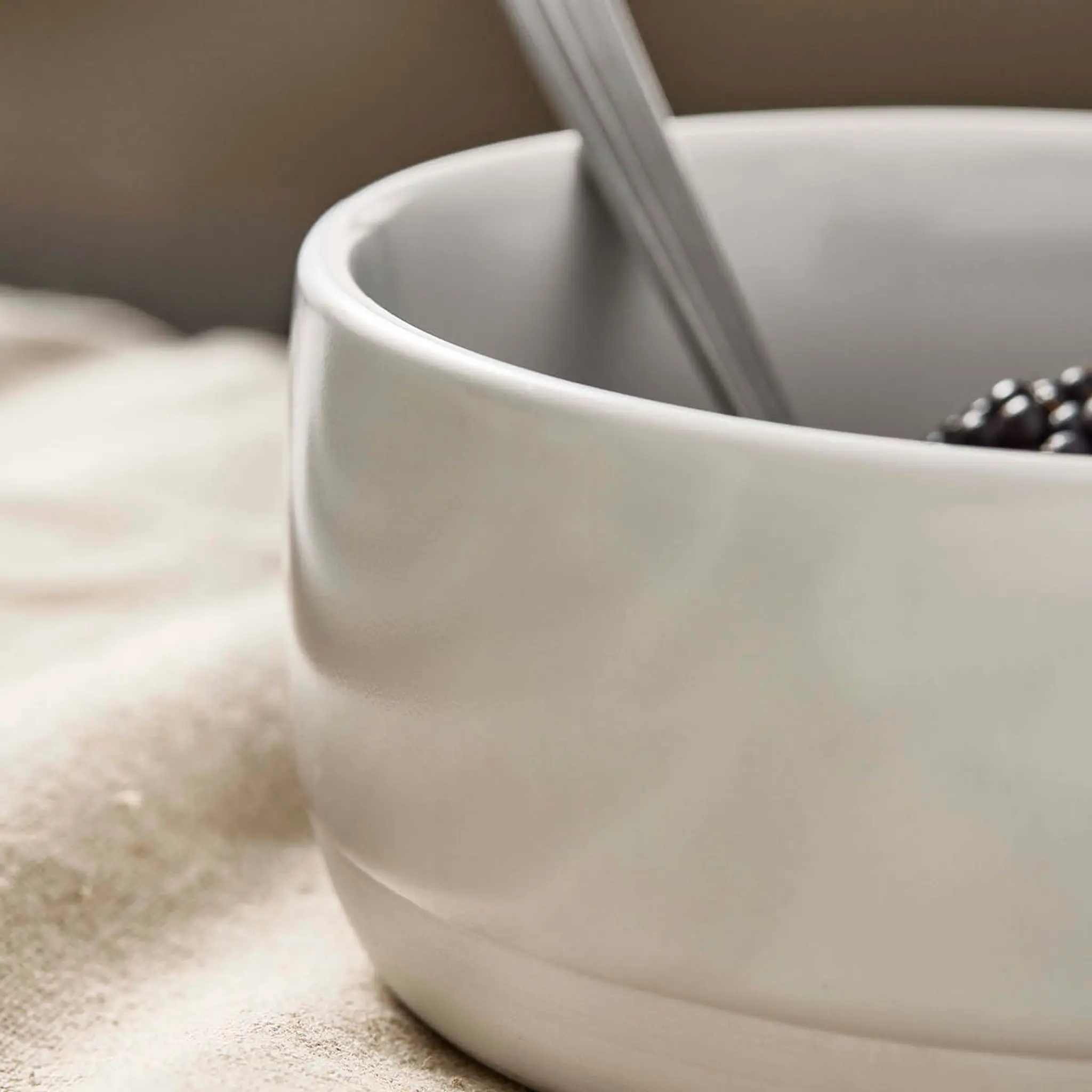 Aida RAW Pure Porcelain kulho 13,5 cm valkoinen