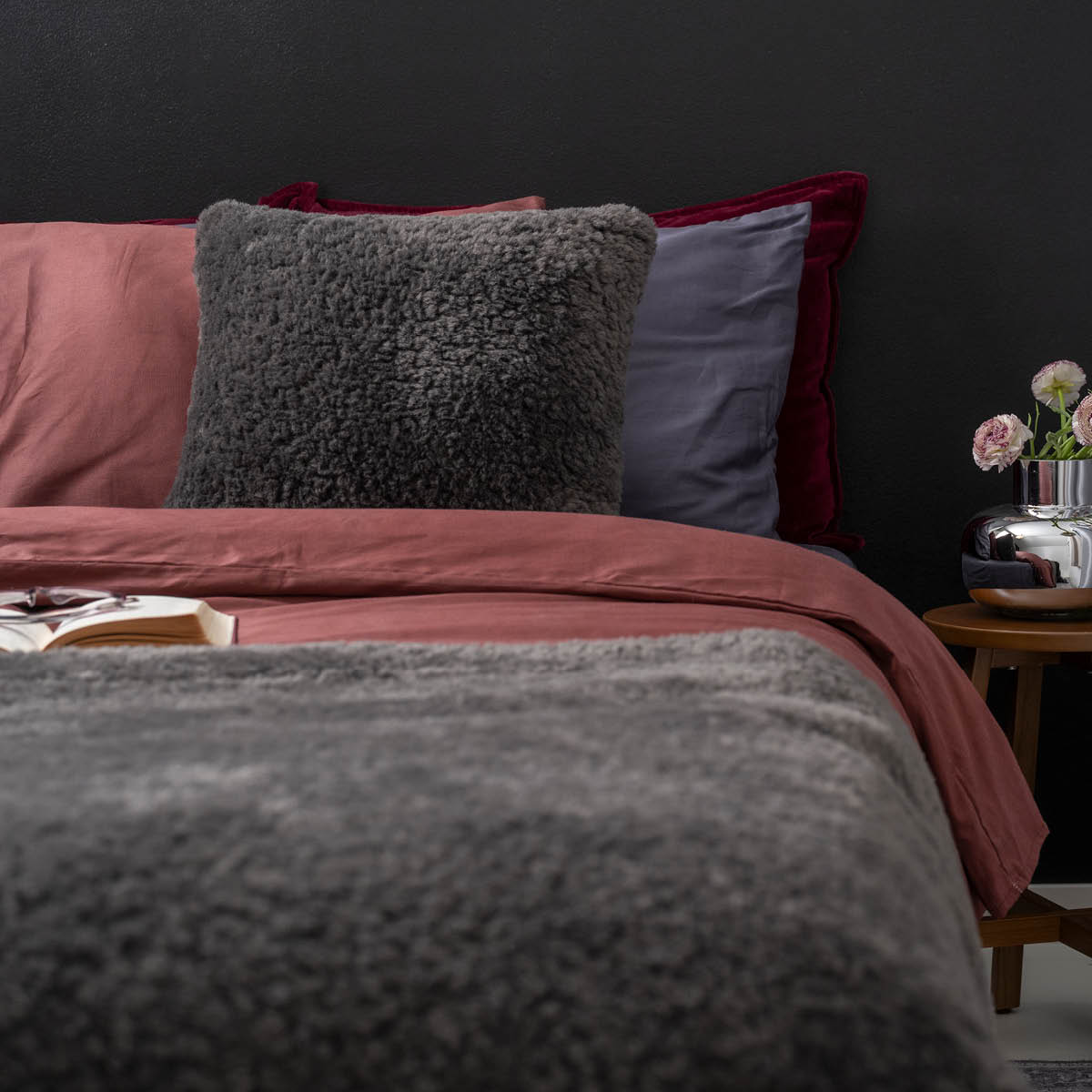 Fanni K Påslakanset satin 150x210 cm burgundy
