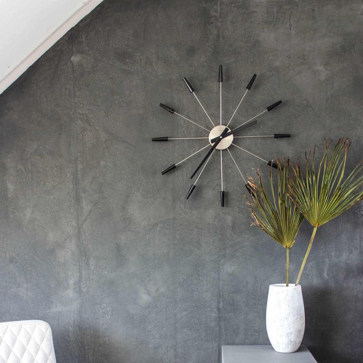 NeXtime Plug Inn veggklokke 58 cm svart