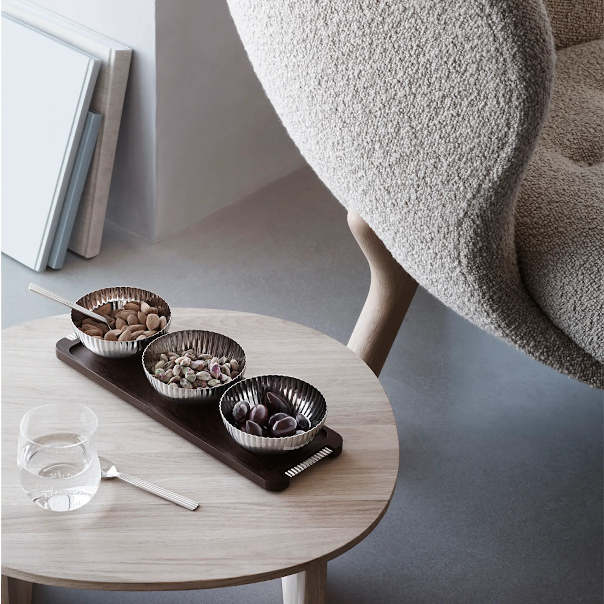 Georg Jensen Bernadotte snackssett med brett i eik hover