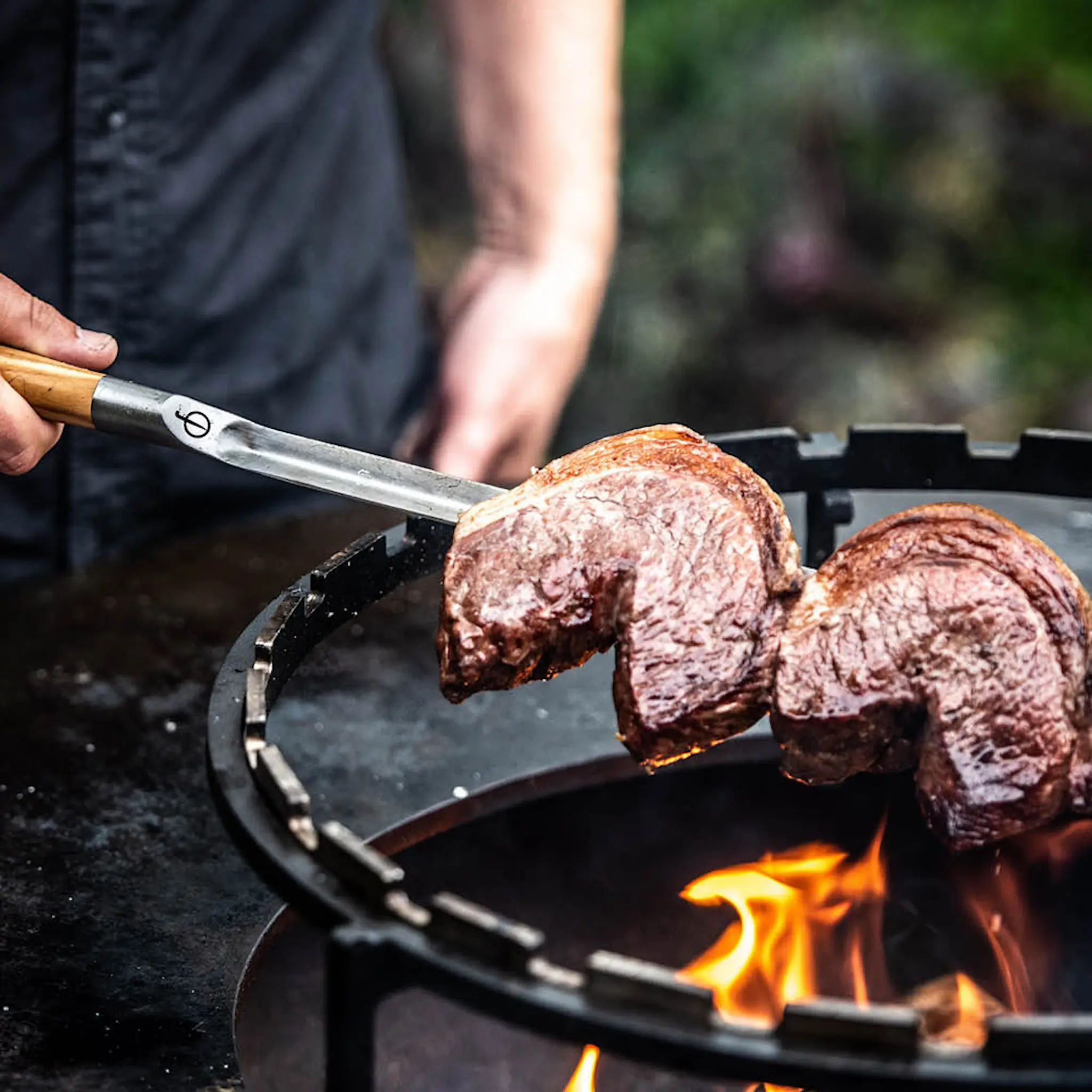 Forged Churrasco grillspett V-form 60 cm stål/olivträ