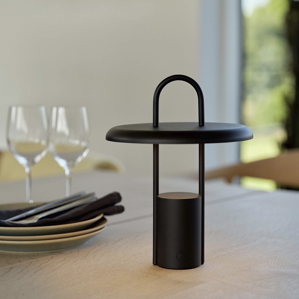 Stelton Pier LED-valaisin Musta