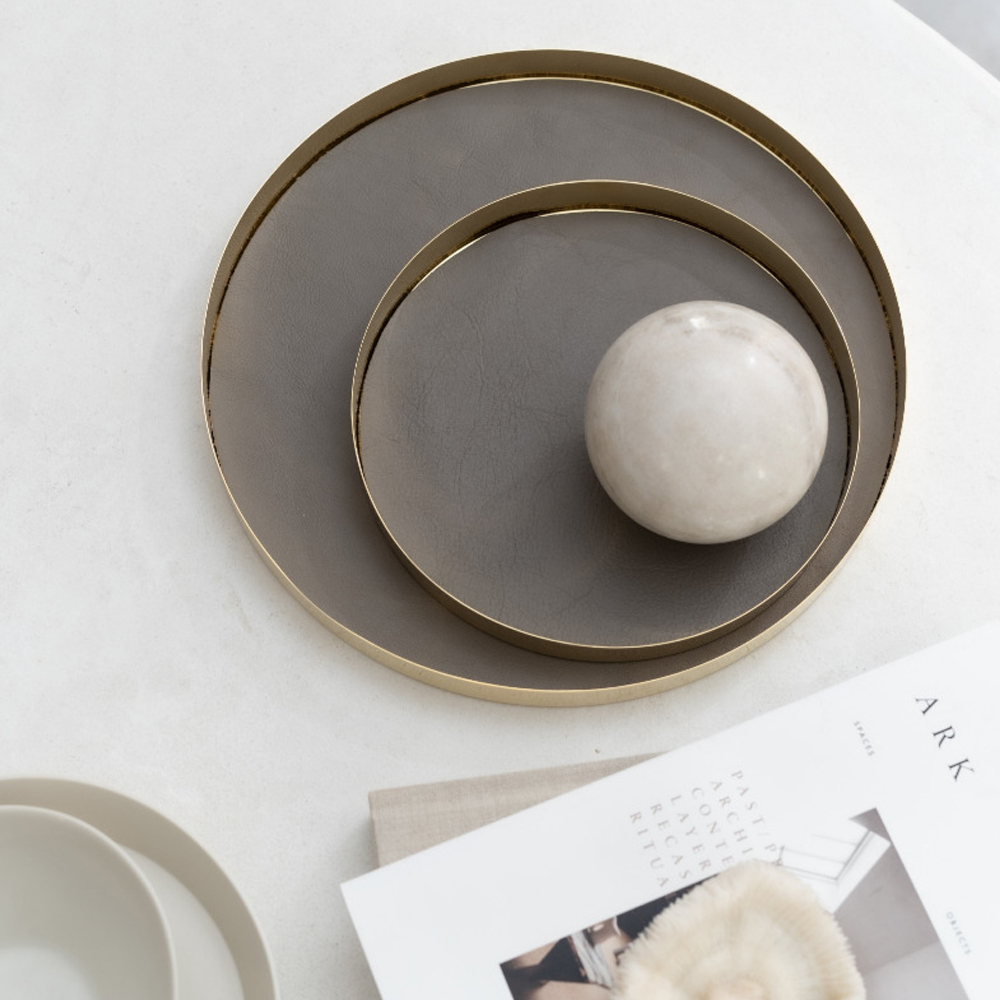 Skultuna Karui brett stor 34 cm messing/taupe grey