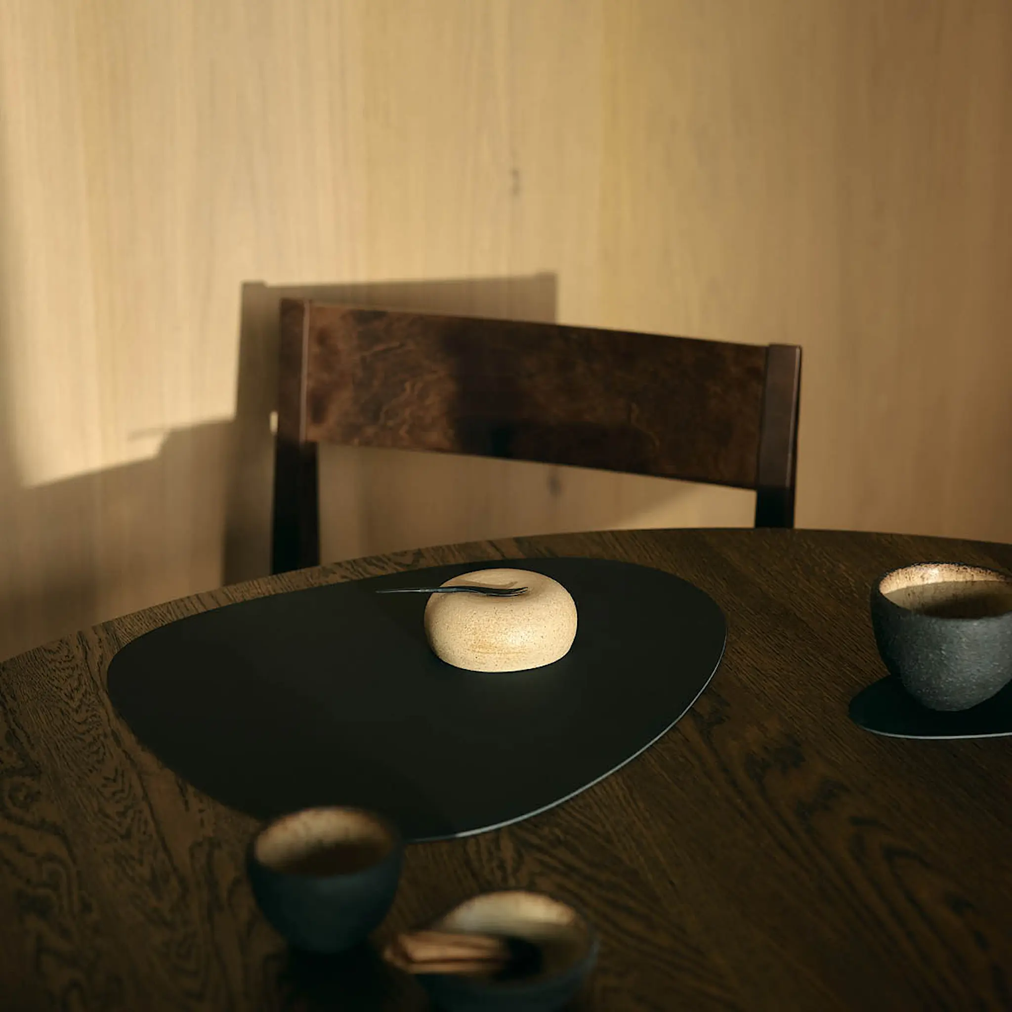 LIND DNA Curve Nupo bordstablett 37x44 cm Black Ink