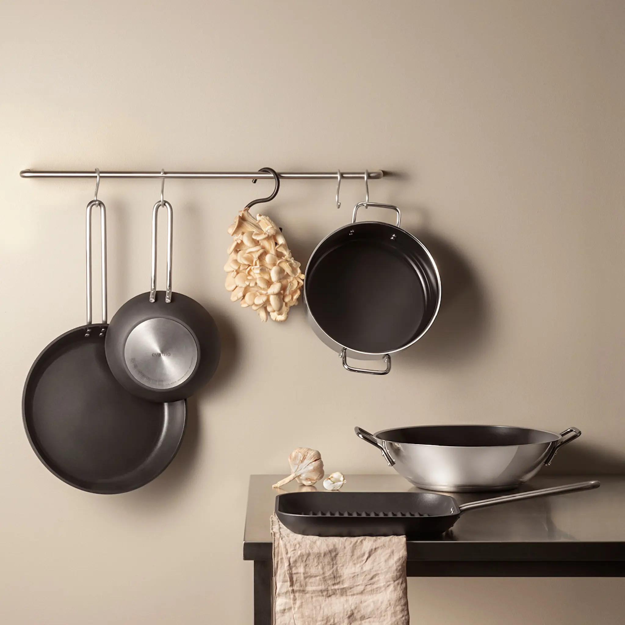 Eva Trio Stainless Steel Sauteusepata 3,5 L Keraaminen pinnoite