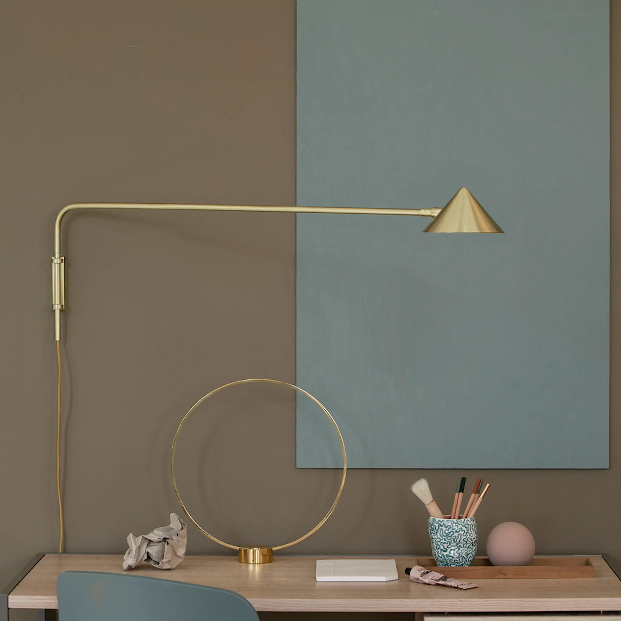 Watt & Veke Kelly Vägglampa 112 cm Guld