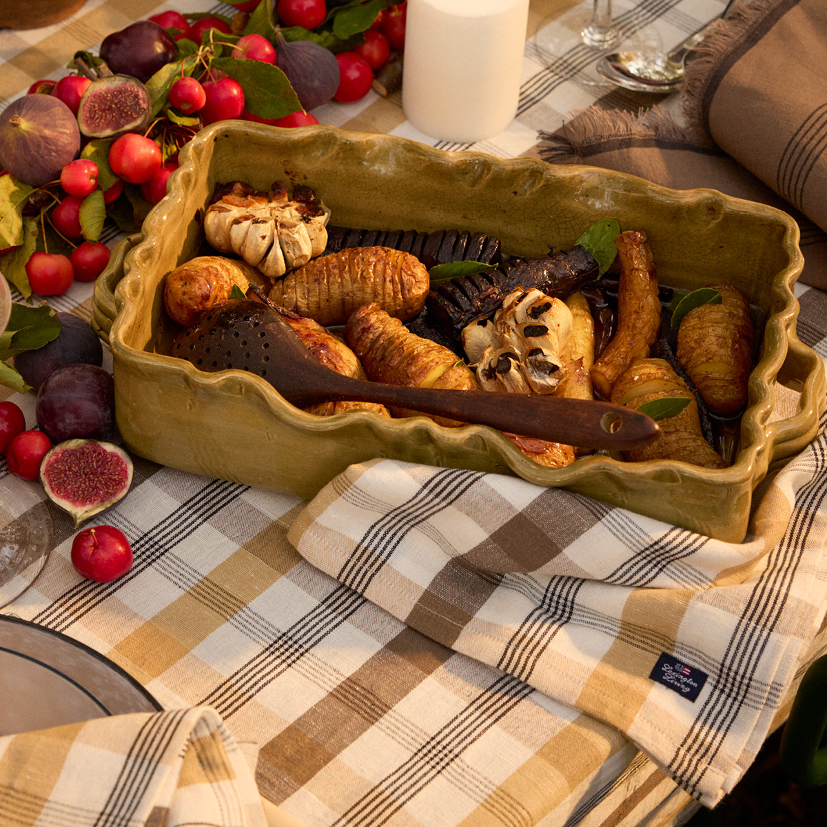 Lexington Rutete lin/bomulls duk 150x250 cm oliven/hvit/beige