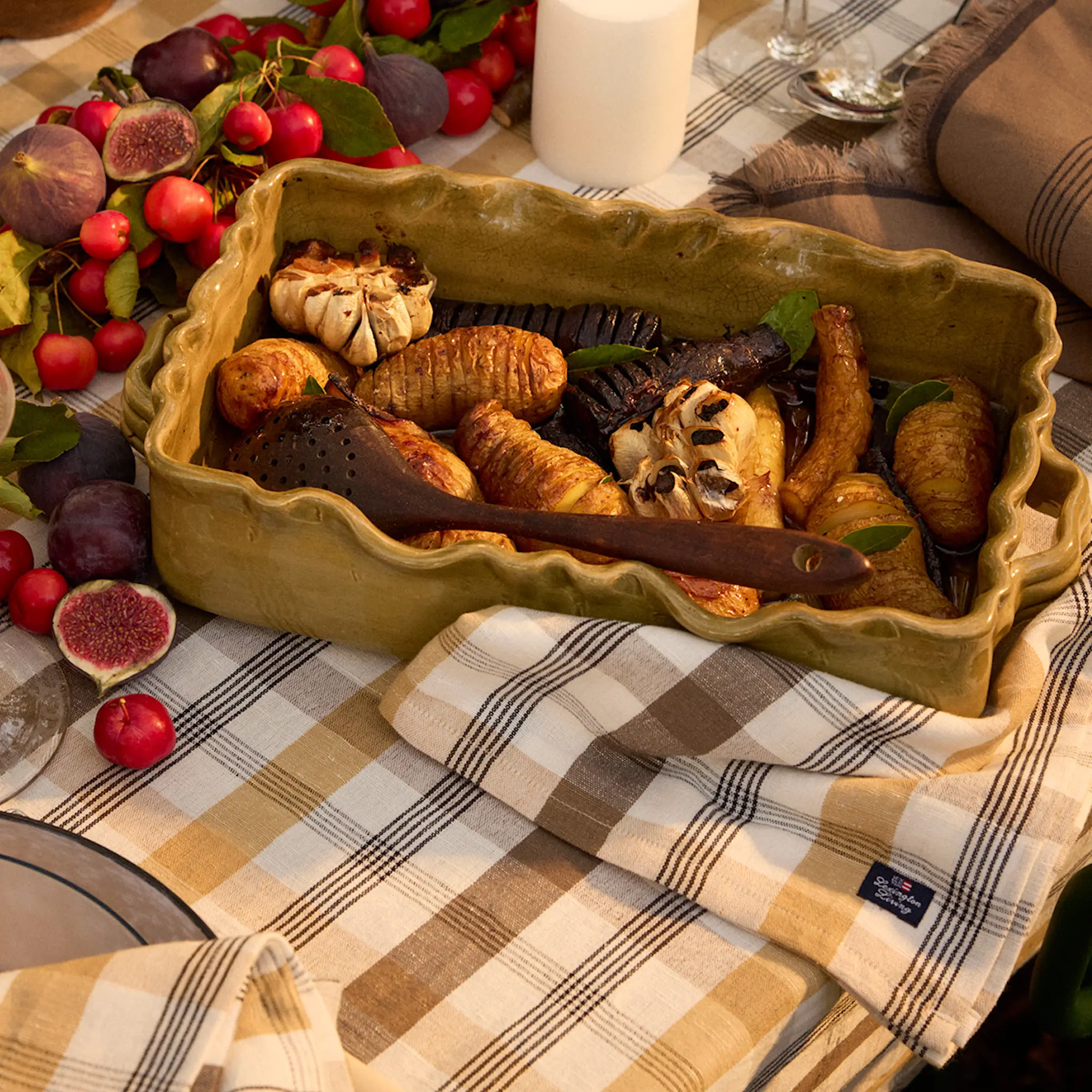 Lexington Rutete lin/bomulls duk 150x250 cm oliven/hvit/beige