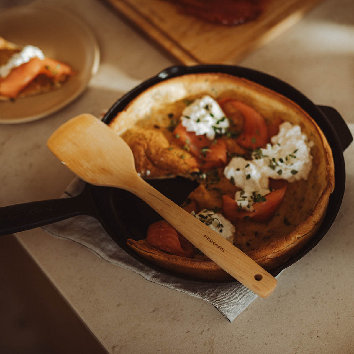 Fiskars Folken stekespade 30 cm tre