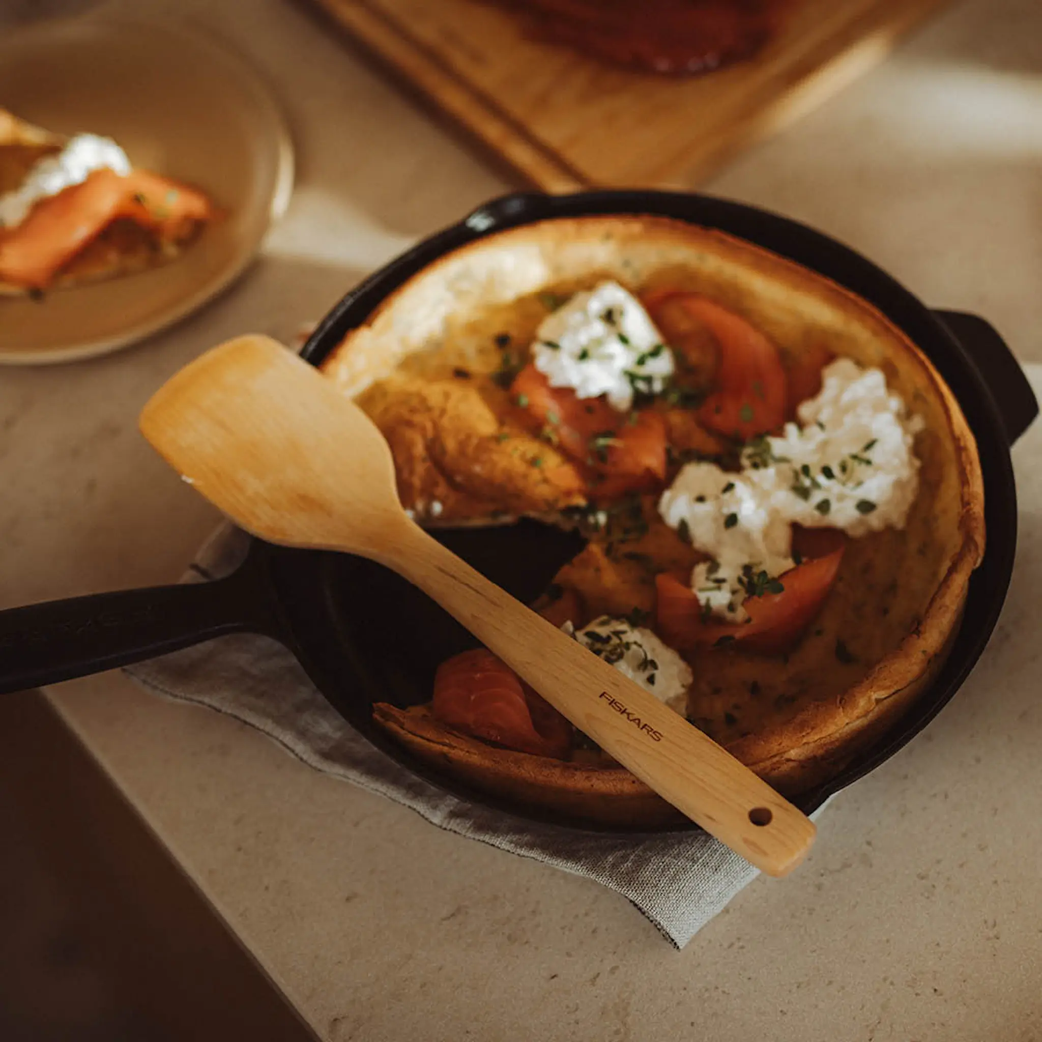 Fiskars Folken stekespade 30 cm tre