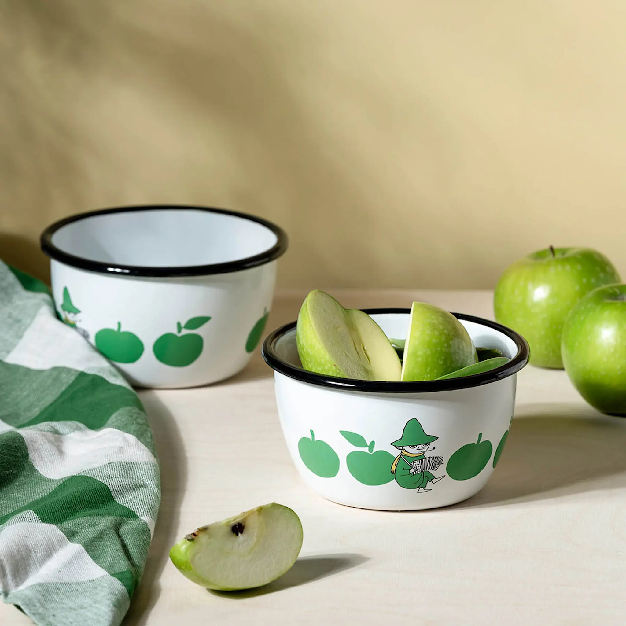 Muurla Mumin emaljskål 60 cl Snusmumriken Glada Äpplen grön