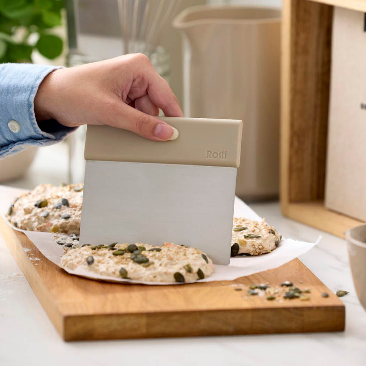 Rosti Emma degskrapa stål humus