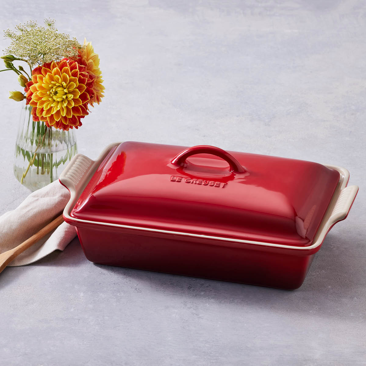 Le Creuset Heritage rektangulært fat med lokk 37,5x 24 cm cerise