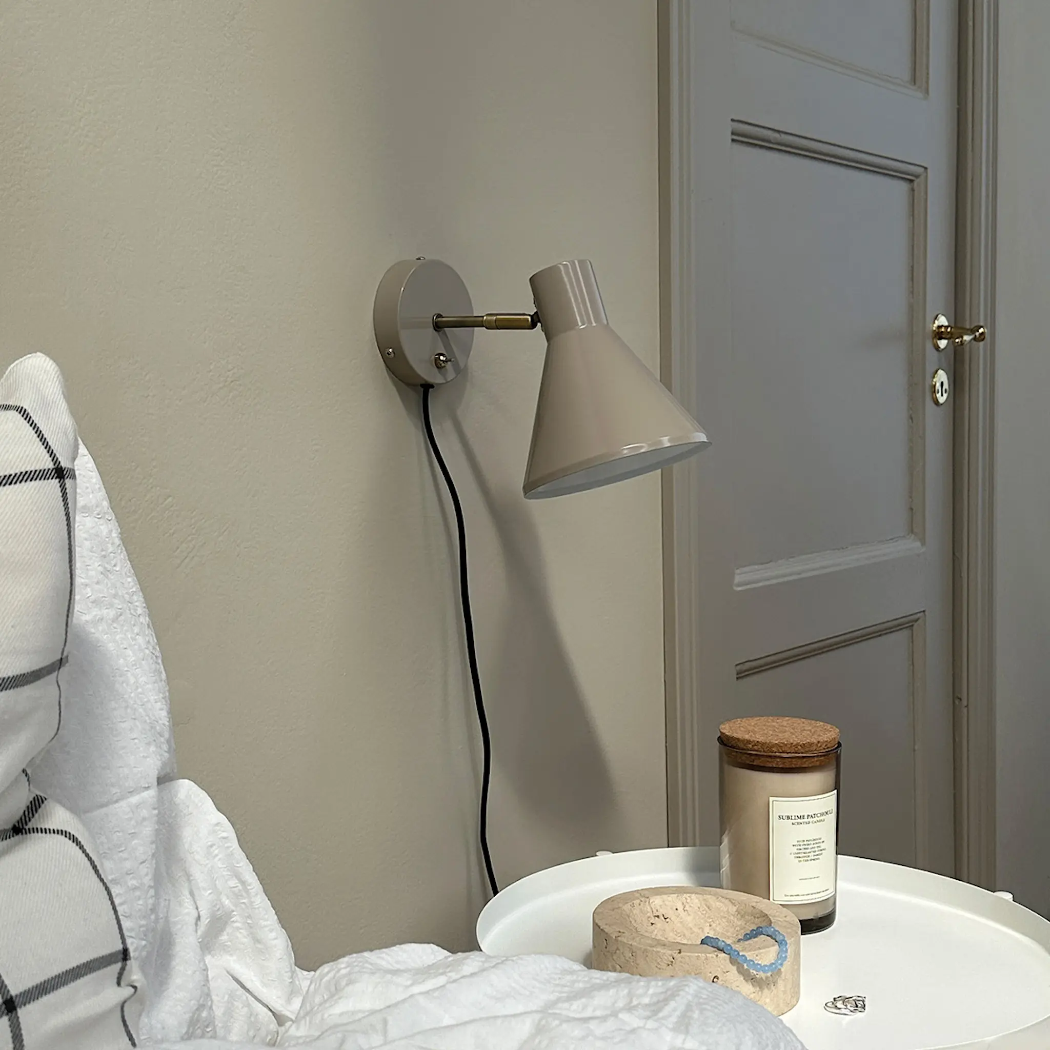 Dyberg Larsen Sleep vägglampa 17 cm beige