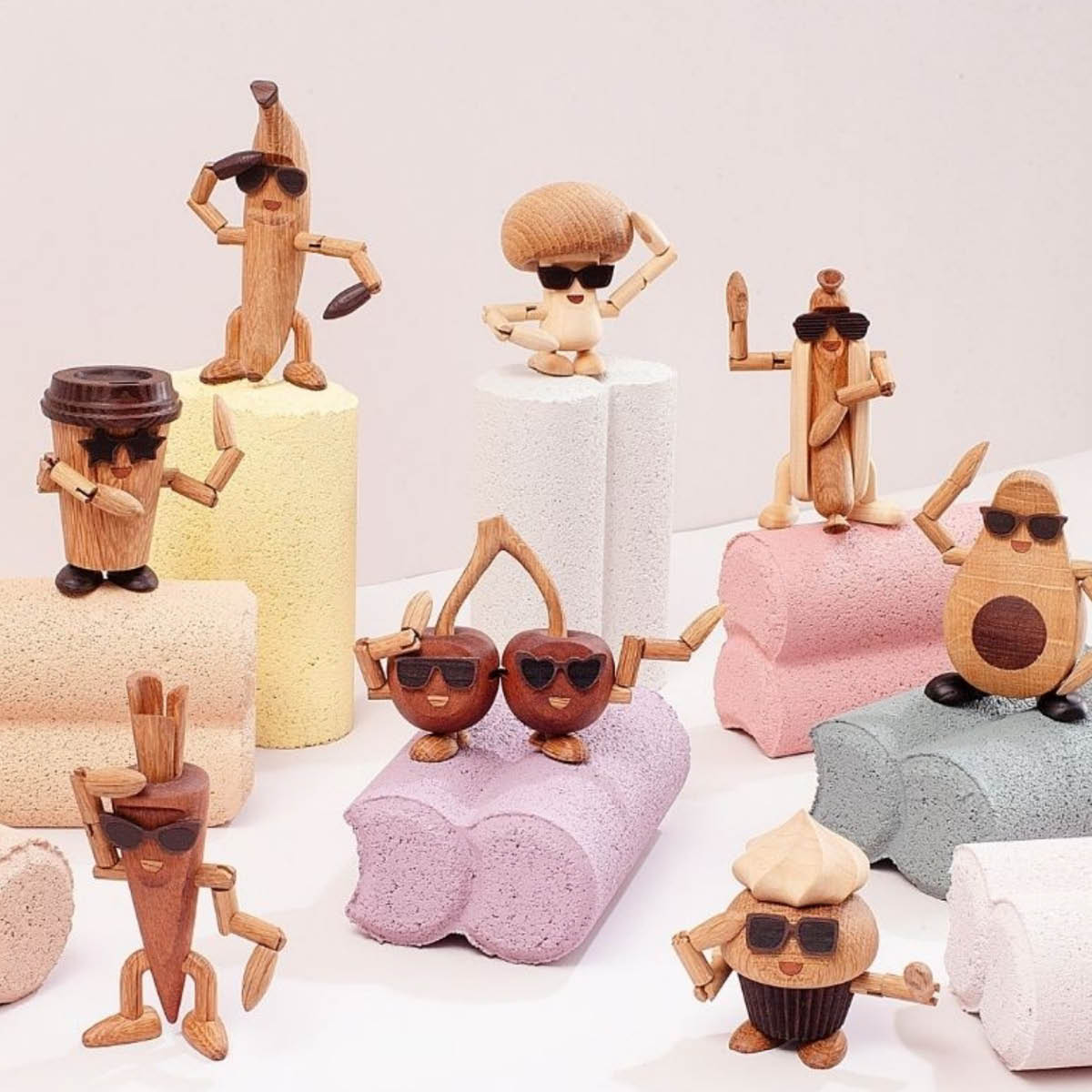 Spring Copenhagen Woodies Harry Hot Dog träddekoration 11 cm ek