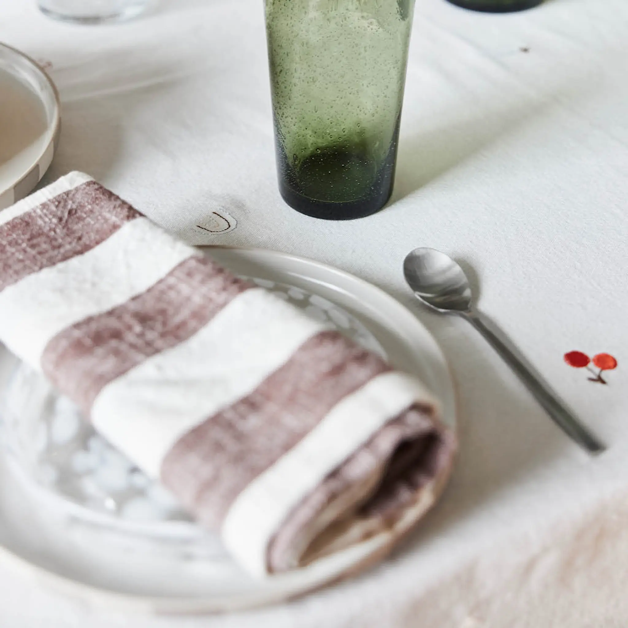 OYOY Birthday Pöytäliina 260x140 cm Offwhite