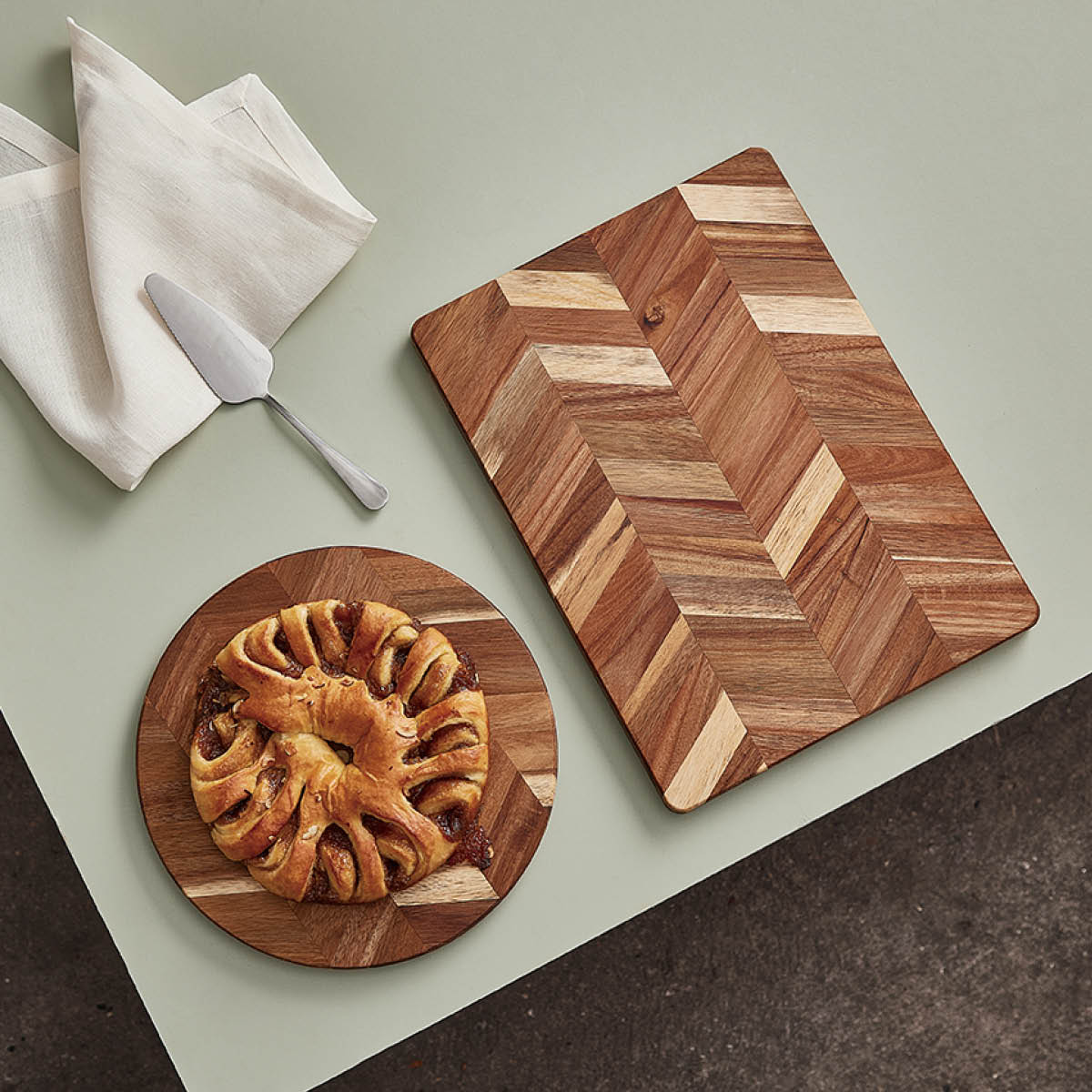 Aida Raw skärbräda 38x28 cm akacia