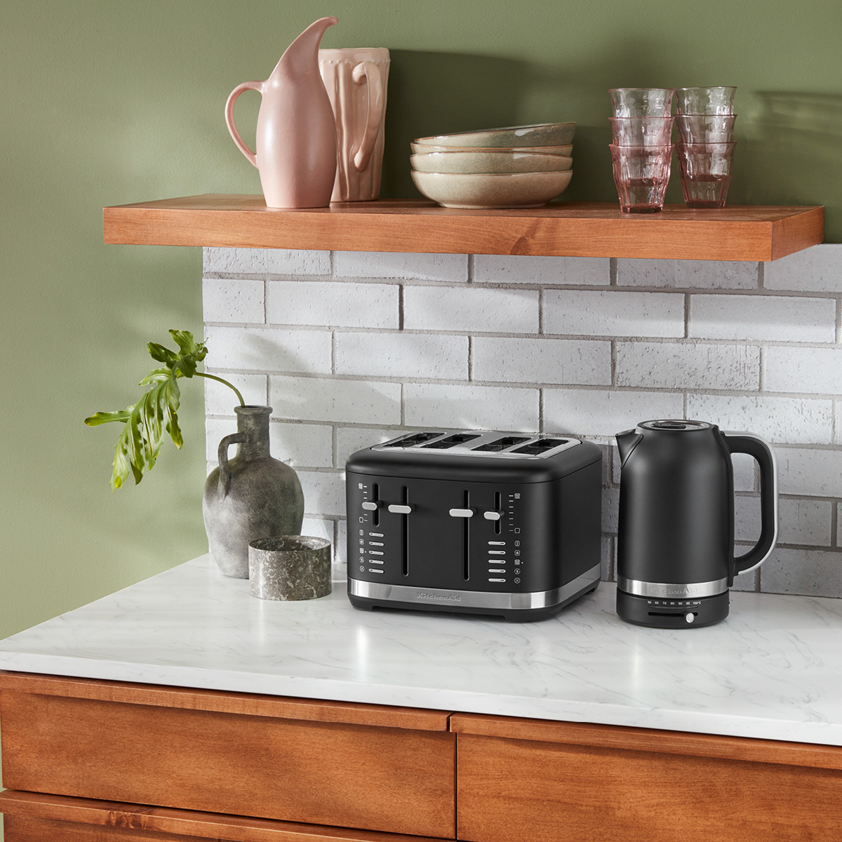 KitchenAid Vannkoker med termostat 5KEK1701EBM 1,7L matt svart