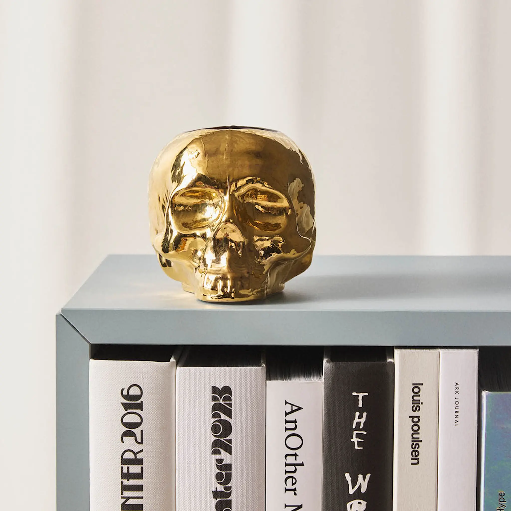 Kosta Boda Still Life Skull Ljuslykta 8,5 cm Guld