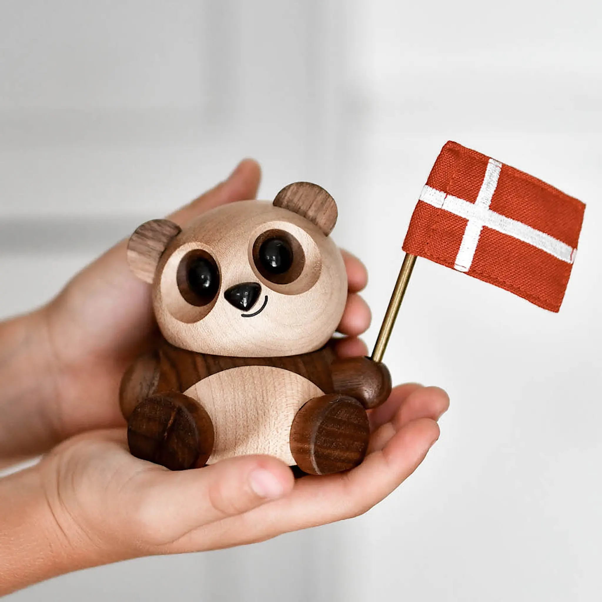 FableWood Chi Chi panda träfigur 8 cm valnöt/lönn