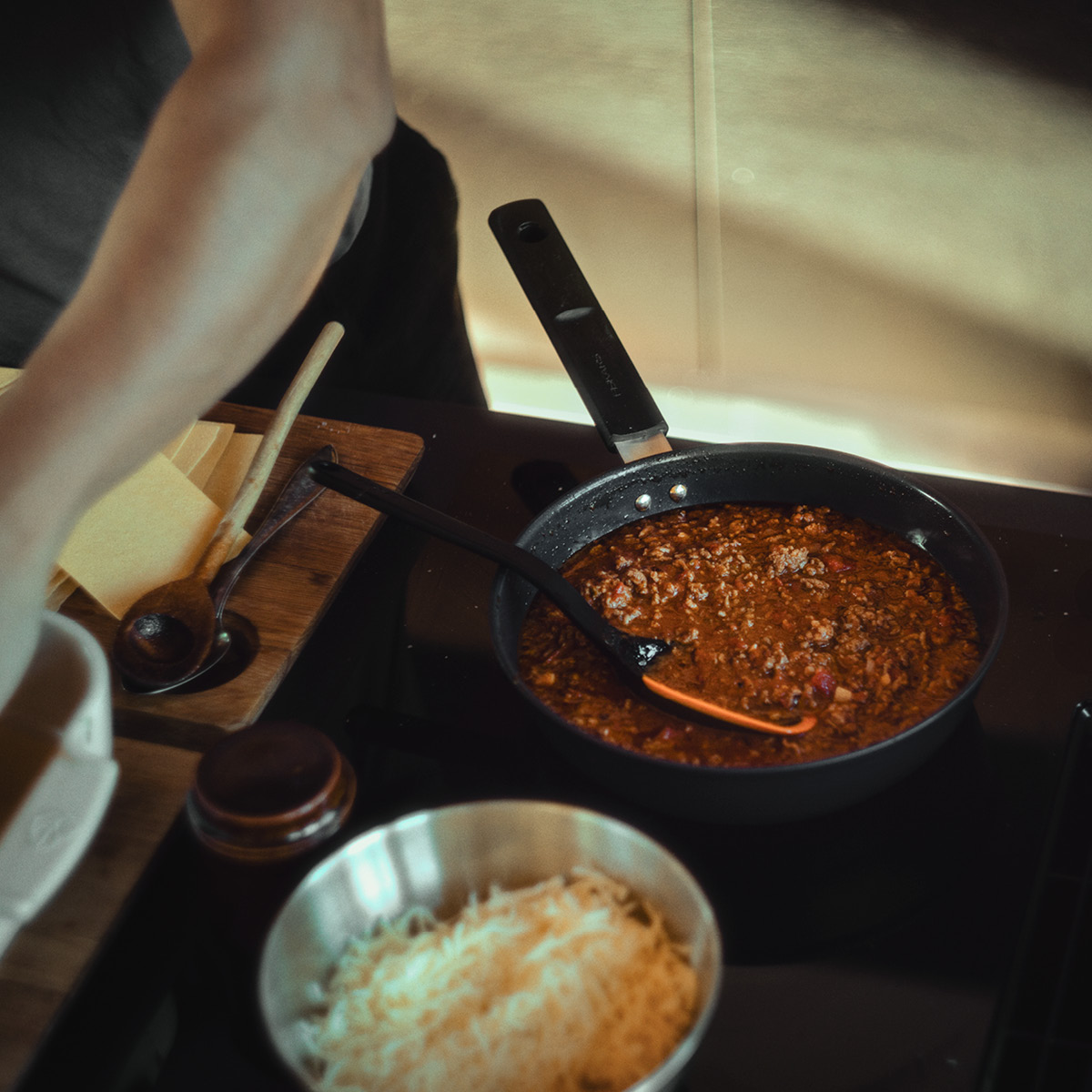 Fiskars Hard Face keramisk traktörpanna med lock 24 cm