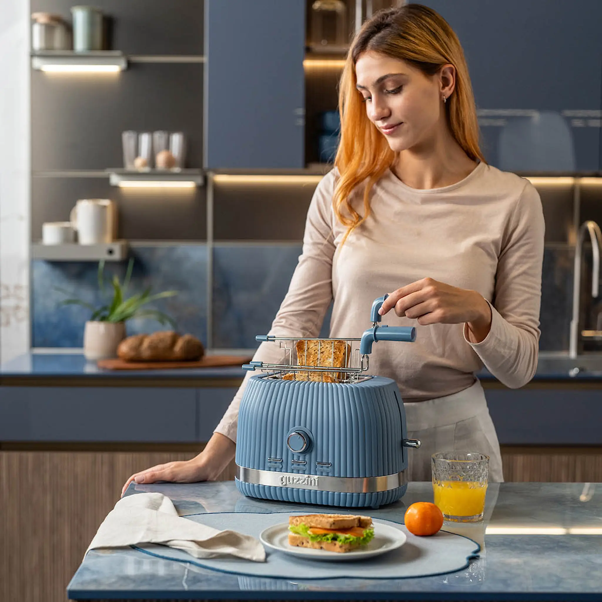Guzzini Sous Chef brödrost 800W marinblå