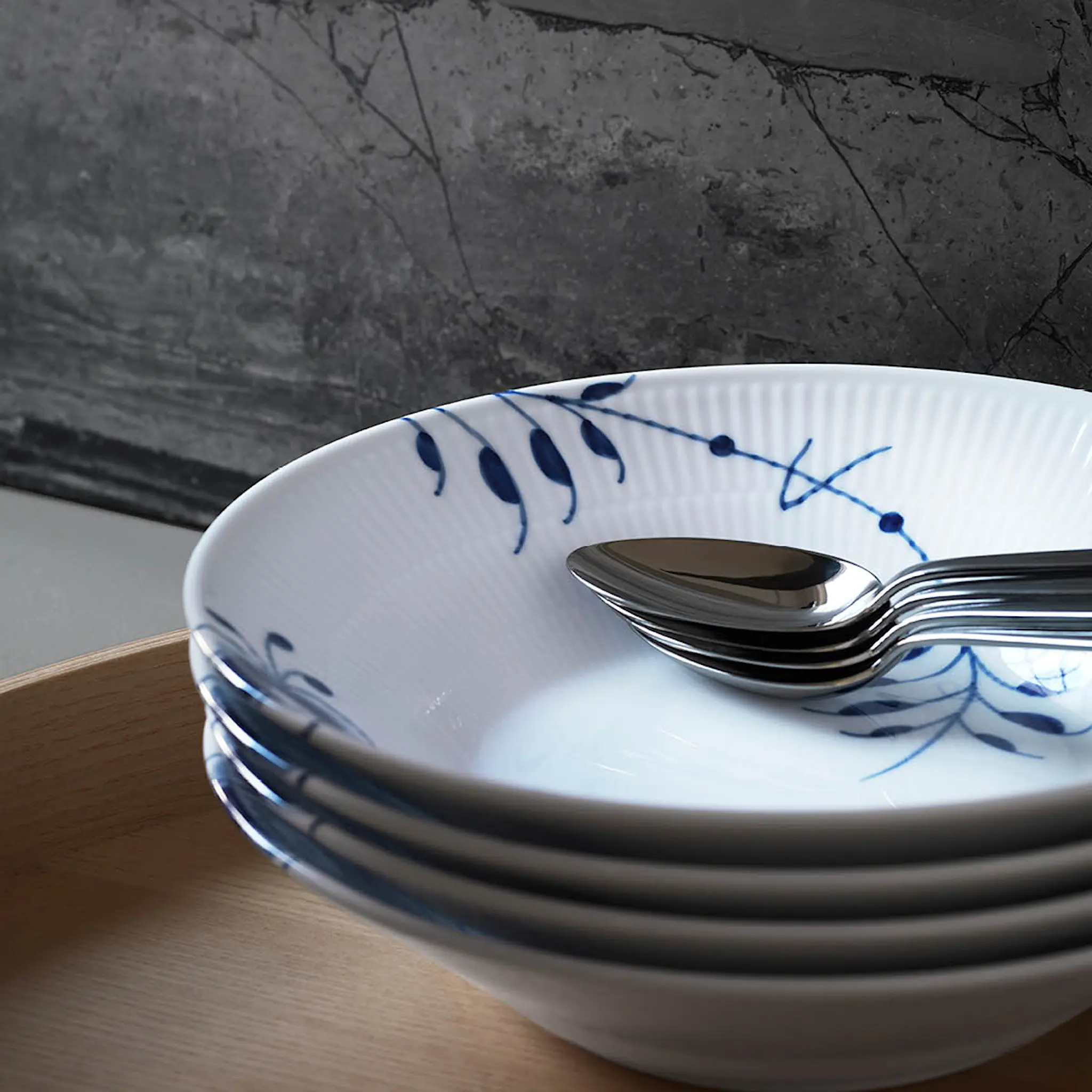 Royal Copenhagen Blue Fluted Mega Tallrik djup 50 cl