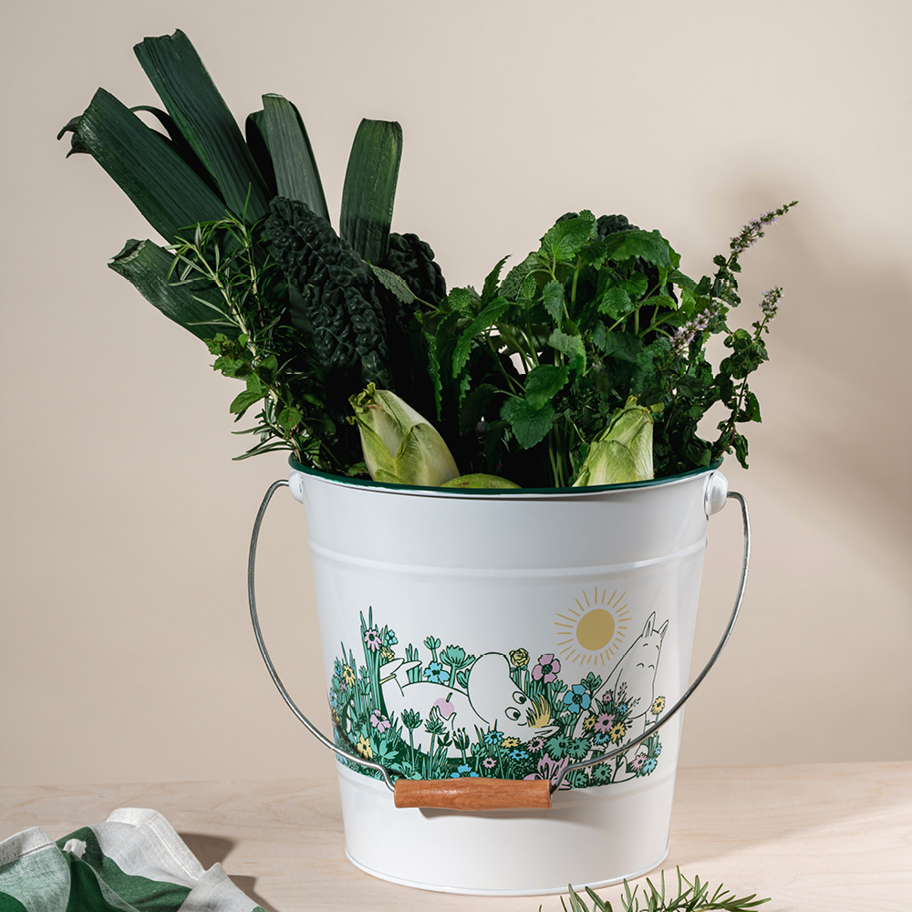 Muurla Mummi bøtte 10L i hagen hvit