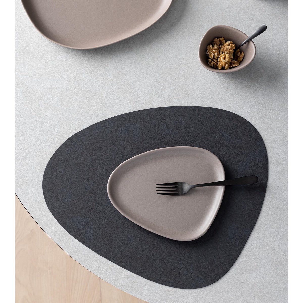 LIND DNA Curve Stoneware Lautanen 22x19 cm Harmaa