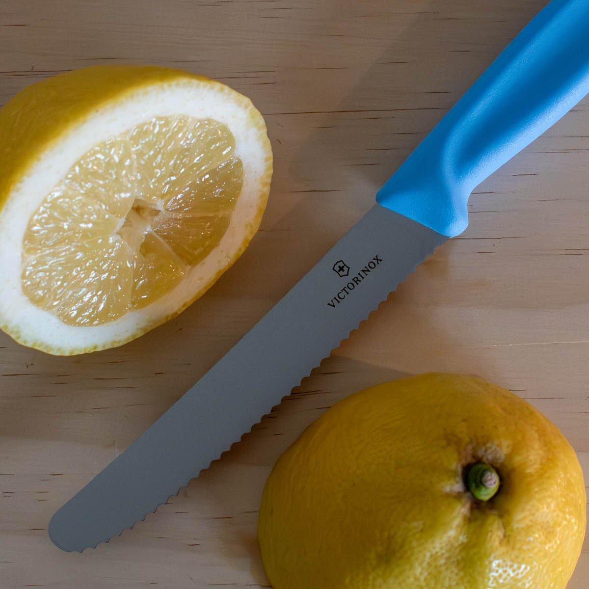 Victorinox Swiss classic Tomaatti- & Ruokaveitsi 11 cm Musta