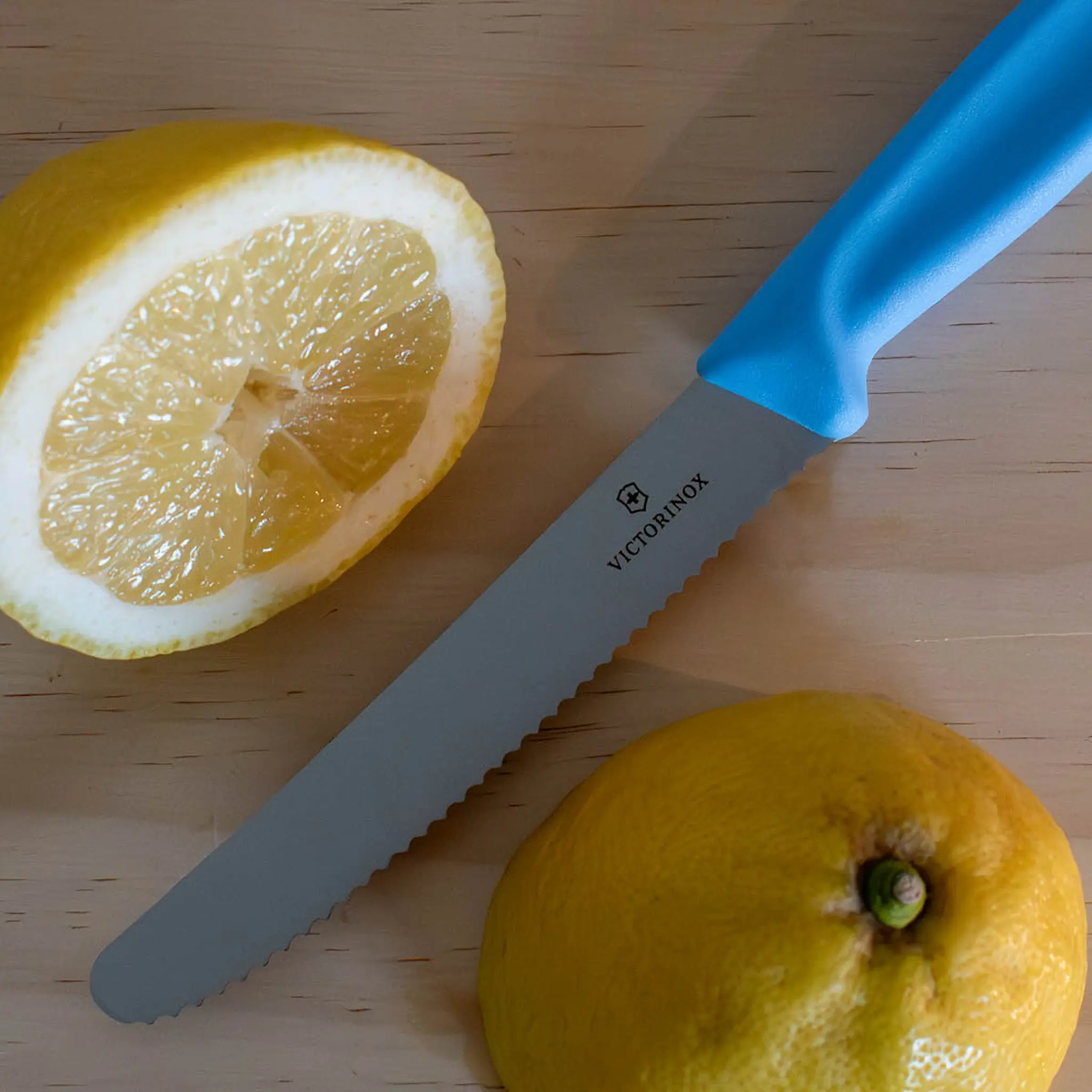 Victorinox Swiss classic Tomaatti- & Ruokaveitsi 11 cm Musta