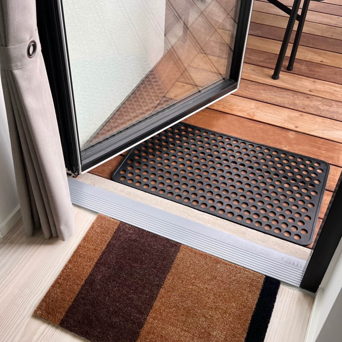 Tica Copenhagen Dot dörrmatta gummi 75x45 cm svart