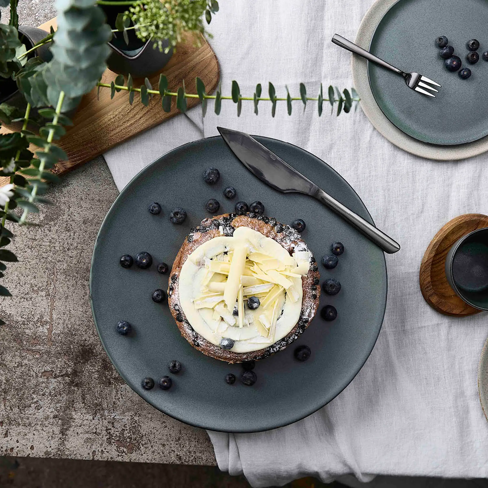 Aida RAW kakekniv 28,7 cm blank svart hover