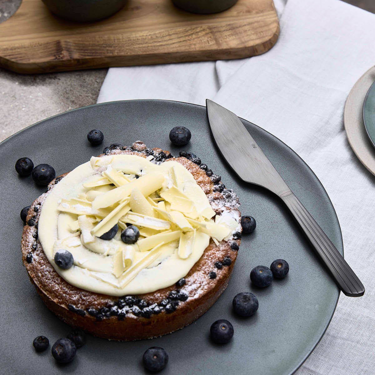 Aida RAW tårtkniv 28,7 cm Mattsvart