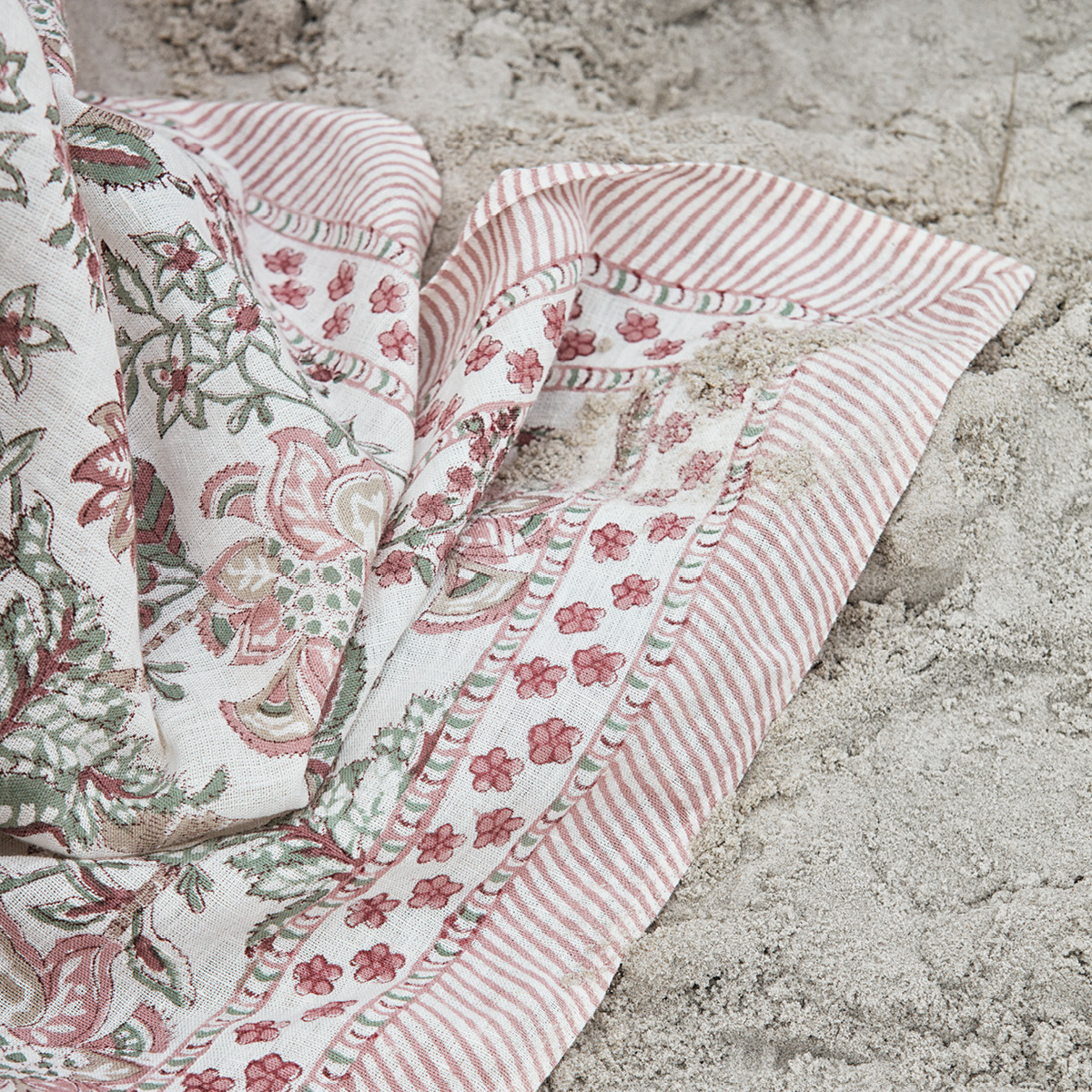 Chamois Floral linneduk 150x350 cm ruby