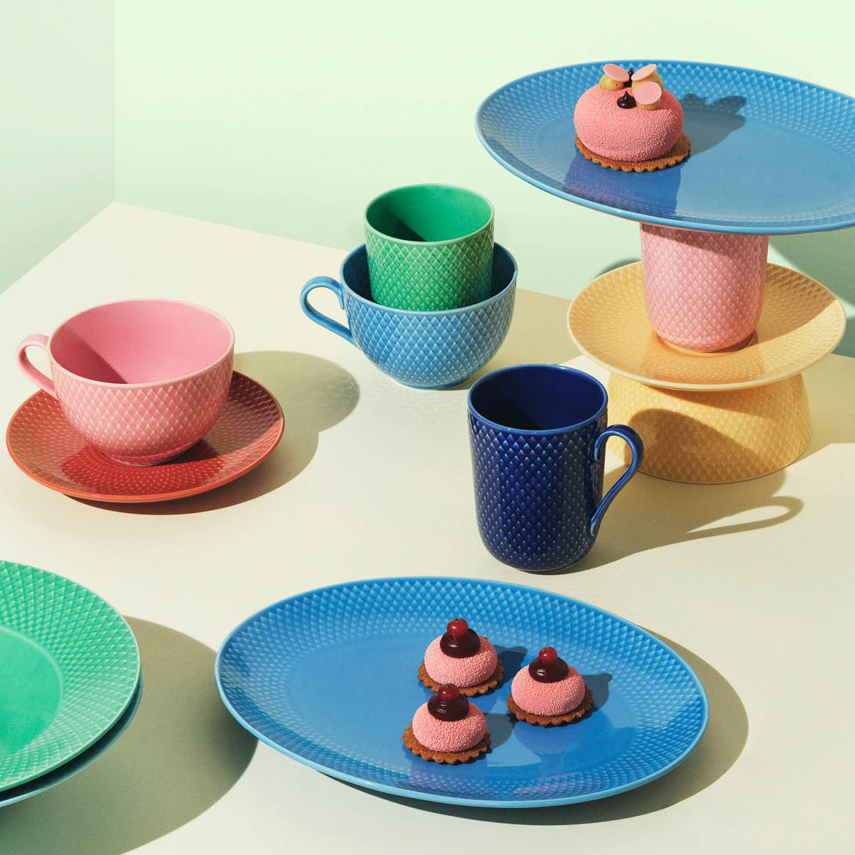 Lyngby Porcelæn Rhombe Color Muki korvalla 33 cl Tummansininen