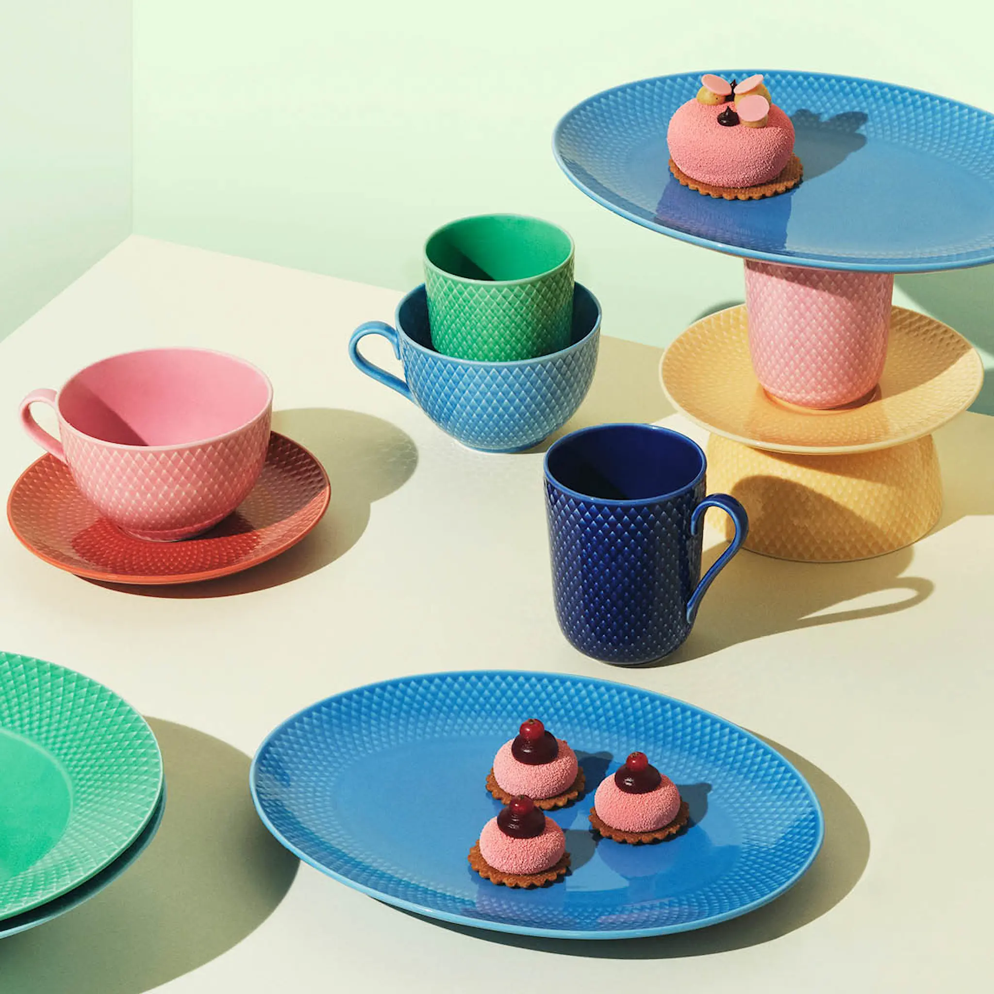 Lyngby Porcelæn Rhombe Color Muki korvalla 33 cl Tummansininen