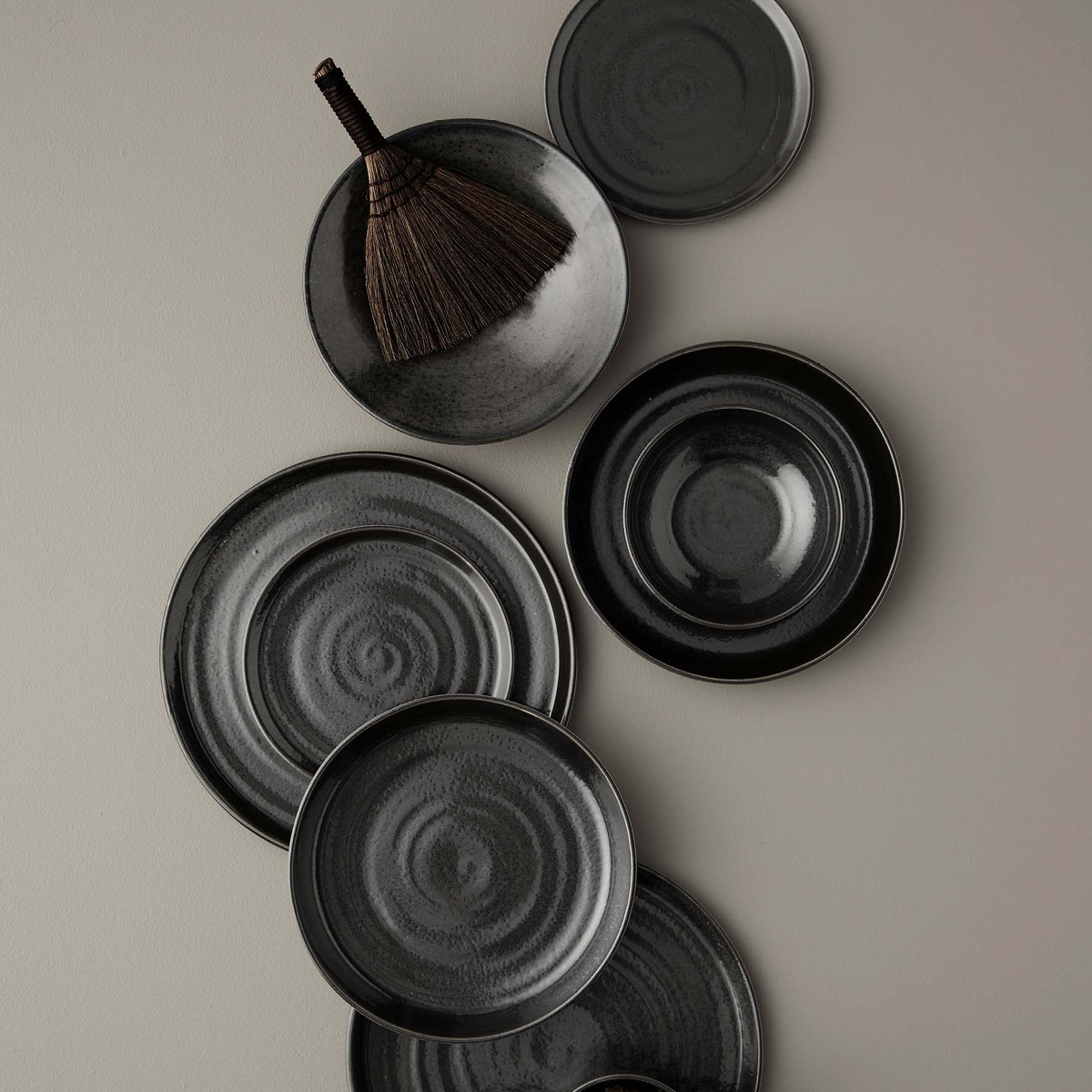 Tell Me More Fenix middagstallrik 29 cm svart